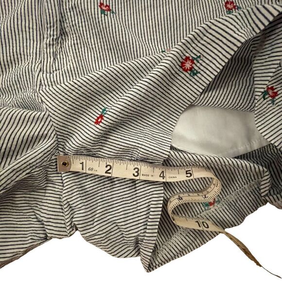 Maison Jules ~ Striped Seersucker shorts ~ mini floral embroidery ~ size 10 - Picture 8 of 8